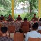 Foto:Kepala Desa Jambu didampingi Kapolsek Lenteng dan Perwakilan Koramil Lenteng membahas keamanan desa bersama warga desa jambu