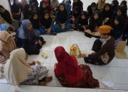 Kiai Muda Ganjar Ajarkan Santri Membuat Hantaran Parsel dan Buket Kiai Muda Ganjar Ajarkan Santri Membuat Hantaran Parsel dan Buket