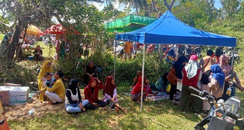 Foto:Para pelaku UMKM memadati arena Adventure Trail Sumekar 2023 di desa Matanair, Kecamatan Rubaru