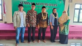 Foto:Foto bersama pengurus PDPM Sumenep dengan Annisa safarina Qosasi sebelum acara dimulai