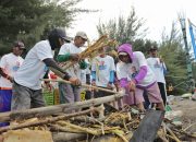 Jaga Lingkungan Hidup, Ratusan Nelayan Pendukung Ganjar Bersih-Bersih Pantai di Banyuwangi Jaga Lingkungan Hidup, Ratusan Nelayan Pendukung Ganjar Bersih-Bersih Pantai di Banyuwangi