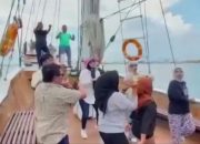 Viral Anggota Dewan Joget Dikapal, PMII Sumenep: Mereka Merayakan Prestasi Sumenep Termiskin Ketiga di Jatim Viral Anggota Dewan Joget Dikapal, PMII Sumenep: Mereka Merayakan Prestasi Sumenep Termiskin Ketiga di Jatim