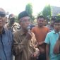 Aktivis Aliansi Masyarakat Sumenep Bersuara (AMSB) berunjukrasa mengecam aksi hedon anggota DPRD Sumenep yang joget dan menyawer biduan, Selasa (27/6/2023) kemarin. (seputarjatim photo)