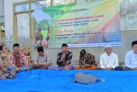 Foto:Kades Hozaini saat memberikan sambutan dalam acara peletakan batu pertama balai desa setempat.