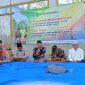 Foto:Kades Hozaini saat memberikan sambutan dalam acara peletakan batu pertama balai desa setempat.