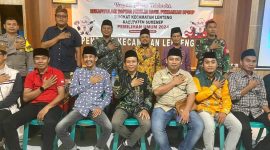 Foto:Foto bersama usai acara Rapat Pleno Terbuka Rekapitulasi Daftar Pemilih Hasil Perbaikan DPSHP tingkat Kecamatan Lenteng