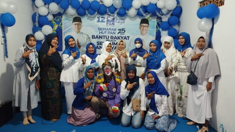 Foto:Pengurus DPD PAN Sumenep Saat foto bersama dengan beberapa anak yatim