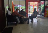 Foto:Kasek SMAN 1 Kalianget saat berbincang dengan awak media 