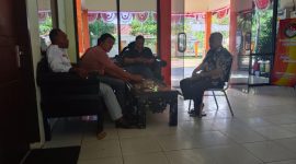 Foto:Kasek SMAN 1 Kalianget saat berbincang dengan awak media 
