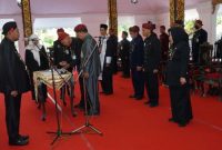 Foto:Bupati Sumenep saat melantik pejabat eselon II