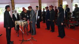Foto:Bupati Sumenep saat melantik pejabat eselon II