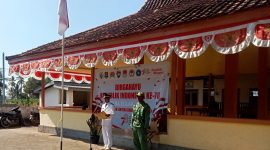 Foto:Kades Ellak Daya, Khairuddin saat membaca teks pancasila