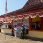 Foto:Kades Ellak Daya, Khairuddin saat membaca teks pancasila