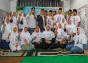 Nyablon Bareng Kiai Muda, Warga Kediri Senang Ada 'Selfie bareng Ganjar' Nyablon Bareng Kiai Muda, Warga Kediri Senang Ada ‘Selfie bareng Ganjar’