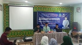 Foto: Moh.Azis anggota DPRD Jatim saat membuka acara Workshop di Desa Jambu, Kecamatan Lenteng.