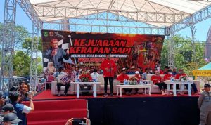 Bupati Sumenep saat memberi sambutan dalam acara kejuaraan Kerapan Sapi tingkat kabupaten sumenep