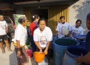Kiai Muda Ganjar Salurkan Air Bersih Untuk Bantu Majelis Taklim dan Warga Bojonegoro Kiai Muda Ganjar Salurkan Air Bersih Untuk Bantu Majelis Taklim dan Warga Bojonegoro
