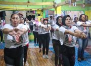 Sopir Truk Ganjar Bagikan Vitamin saat Senam Sehat di Lamongan Sopir Truk Ganjar Bagikan Vitamin saat Senam Sehat di Lamongan