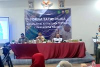 Foto:Kepala Satpol PP Sumenep saat memberikan sambutan pada acara sosialisasi