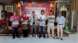 Foto: Direktur Center Of Law Studies bersama Nara sumber dalam acara FGD