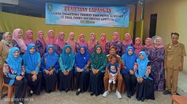 Foto: Foto bersama tim penilai dengan kepala desa jambu, kecamatan lenteng