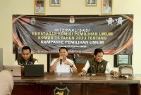 Foto: Sekretaris Desa Lenteng Timur saat memberikan sambutan dalam acara internalisasi PKPU No 15 tahun 2024