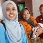 Bidan Monicque Marthalitha (jilbab putih), pejuang kesehatan pegunungan Payudan, Sumenep, Jawa Timur. (SJ photo)