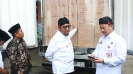 Foto:Bupati Sumenep Didampingi Kepala DKPP melepas Ekspor Bawang Merah ke Belanda