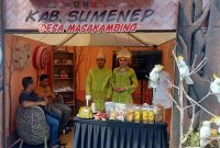 Foto: Stand Desa Masakambing dengan baju Khas suku bajo pada festival Dewi Cemara