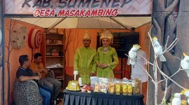 Foto: Stand Desa Masakambing dengan baju Khas suku bajo pada festival Dewi Cemara