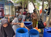 Ganjar Milenial Jawab Kesulitan Warga Sampang Dengan Bantuan Air Bersih Ganjar Milenial Jawab Kesulitan Warga Sampang Dengan Bantuan Air Bersih