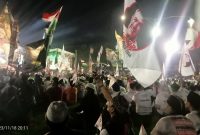 Foto: Berdera bertuliskan Ganjar Presiden 2024 yang dibawa oleh jamaah