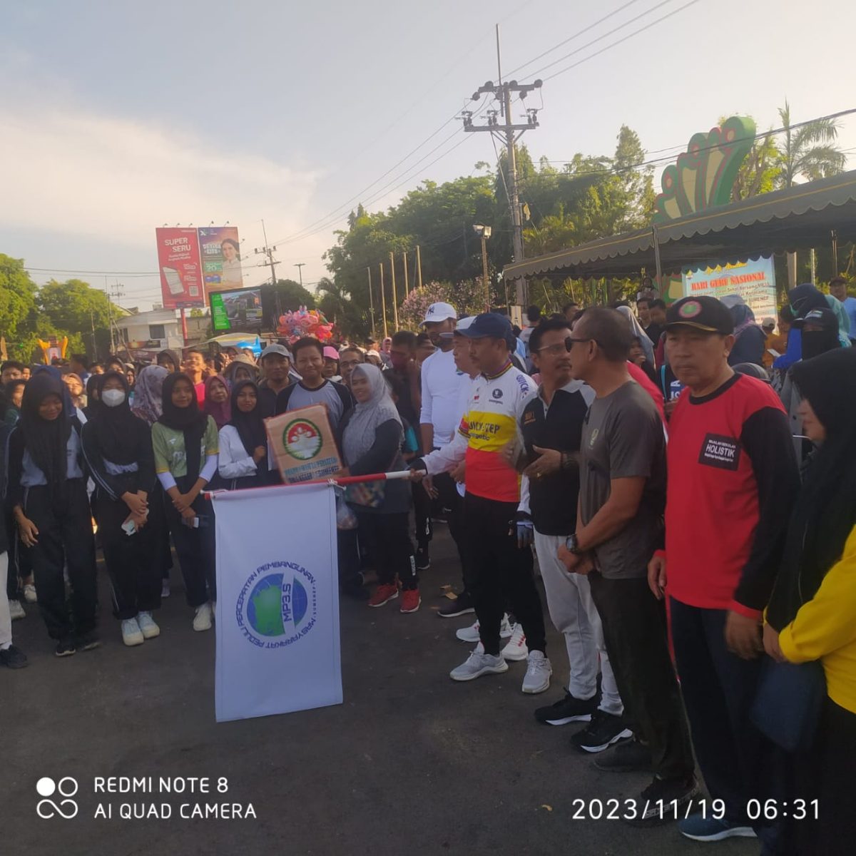 Foto:Sekda Kabupaten Sumenep saat melepas peserta JJS yang digelar oleh MP3S bersama Cabdin Sumenep