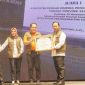 Foto: Kepala DKPP Arif Firmanto Saat menerima penghargaan dari Pemprov Jatim