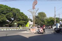 Tampilan Tugu viral di tengah kota Sumenep. Tugu keris ini menelan anggaran Rp.199 juta dan dinilai menghambur-hamburkan anggaran APBD Sumenep. (SJ photo)