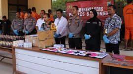 Foto:Humas Polres Sumenep (baju hitam) saat melaksanakan Konferensi pers beberapa waktu lalu
