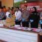 Foto:Humas Polres Sumenep (baju hitam) saat melaksanakan Konferensi pers beberapa waktu lalu