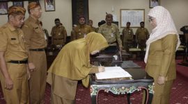 KANTOR BUPATI: Seluruh Kepala OPD dan Camat melakukan penandatanganan perjanjian kinerja dengan Wakil Bupati Sumenep Dewi Khalifah