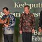 Kepala DKPP Kabupaten Sumenep Arif Firmanto, saat menerima penghargaan dari Badan Pangan Nasional RI