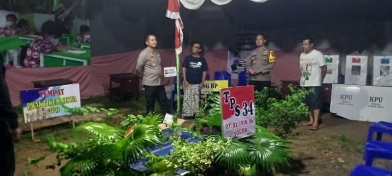 Kapolres Sumenep AKBP Henri Noveri Santoso, mengunjungi TPS 36 unik yang terletak di Desa Kolor, Sumenep