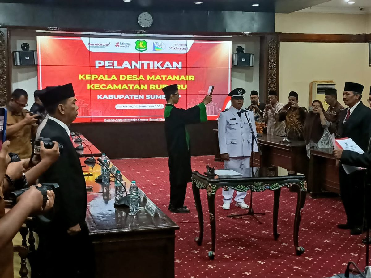 Bupati Sumenep, resmi melantik Kepala Desa (Kades) Matanair, Kecamatan Rubaru, Ahmad Rasidi