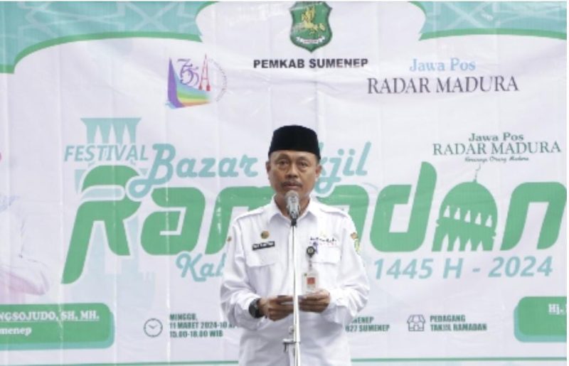 Sekretaris Daerah (Sekda) Kabupaten Sumenep Edy Rasyadi, saat membuka Bazar Takjil Ramadhan 2024