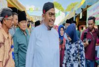 Bupati Sumenep Achmad Fauzi Wongsojudo, saat mendatangi pelaku UMKM di bazar takjil