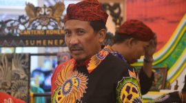 BATIK: Kepala Diskop UKM Perindag Sumenep Moh. Ramli (Mufti Che - Seputar Jatim)