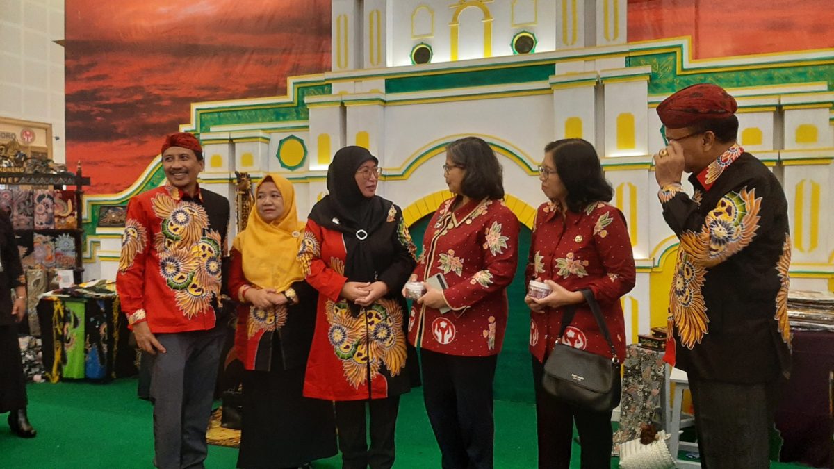 Stand produk UMKM Sumenep, dalam ajang pameran Batik Bordir dan Aksesoris Fair 2024