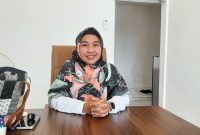 BERSYUKUR: Kepala Puskesmas Dasuk, Titik Nurhayati, sangat terbantu dengan diberikannya Mobol Pusling oleh Bupati Sumenep