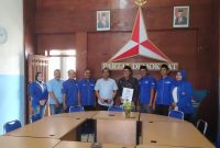 TERSENYUM: Kader PKB Unais Ali Hisyam (Kiyai Unais) resmi mencalonkan diri sebagai calon Bupati Sumenep di Pilkada 2024 ke DPC Partai Demokrat Sumenep,