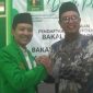 BERSINERGI: Kiyai Unais Ali Hisyam (kanan) dan Kiyai Ali Fikri (kiri), resmi mendaftar sebagai calon bupati di DPC PPP Sumenep