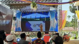 MERIAH: Ketua Yayasan PP Hidayatut Thalibin K. Naufal Mannan, saat membukan kongres II IKAHI