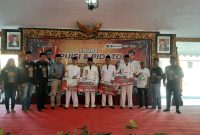 BAHAGIA: Para juara lomba pidato Ala Bung Karno